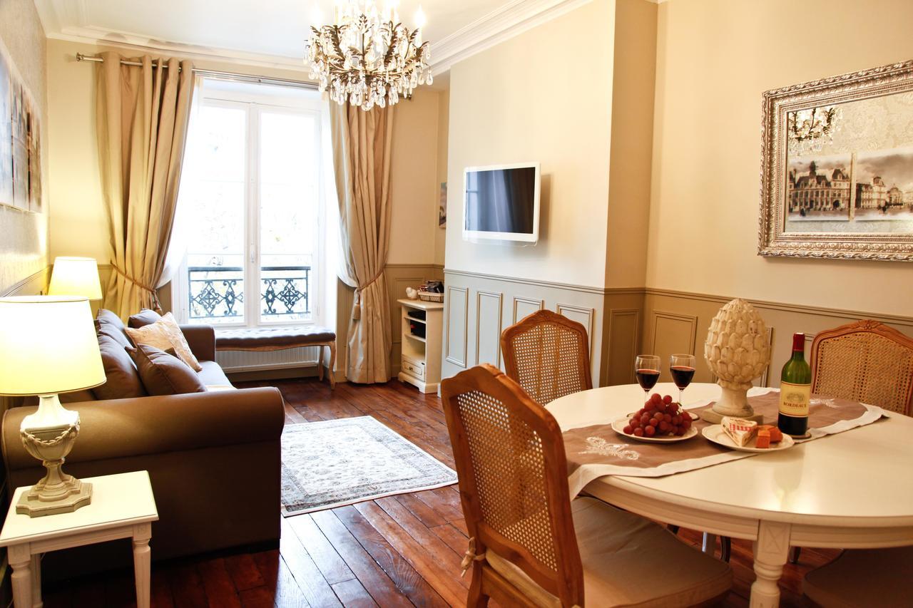 Le Triomphe Elysees * Paris