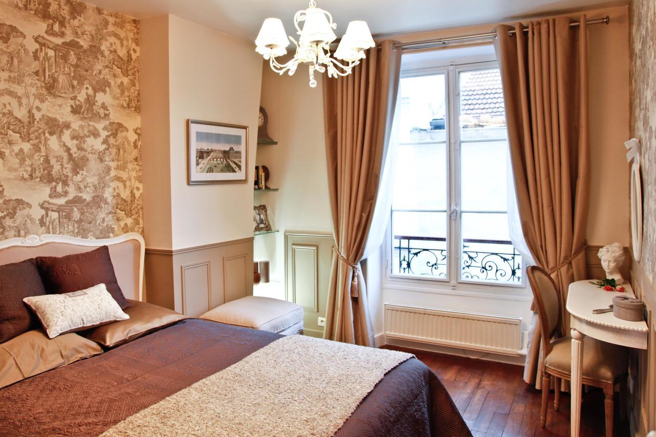Le Triomphe Elysees * Paris